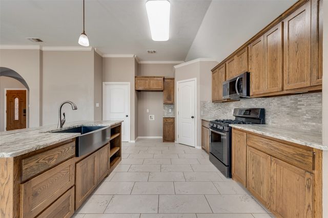 405 Arbor Lawn Drive, Burleson, TX 76028