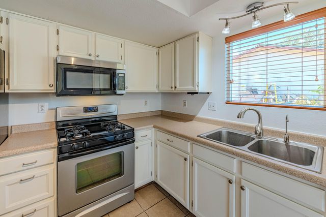 84 Dakota Morning Road NE, Albuquerque, NM 87124