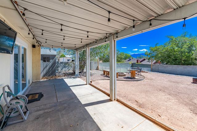 84 Dakota Morning Road NE, Albuquerque, NM 87124