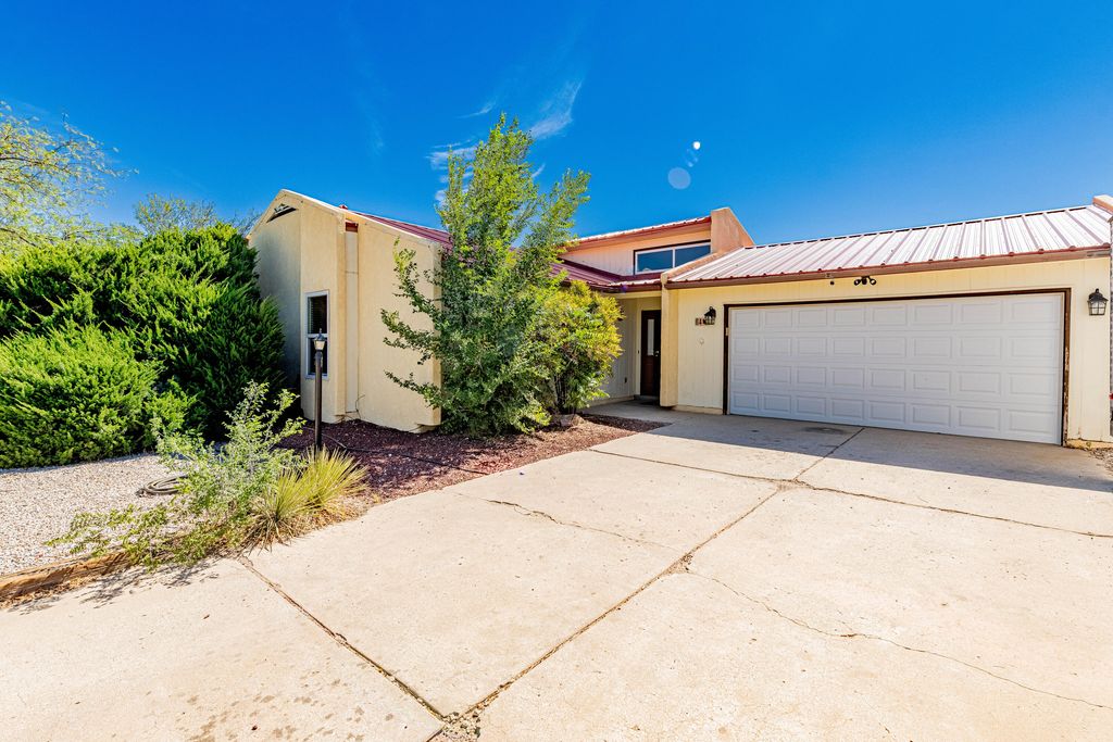 84 Dakota Morning Road NE, Albuquerque, NM 87124