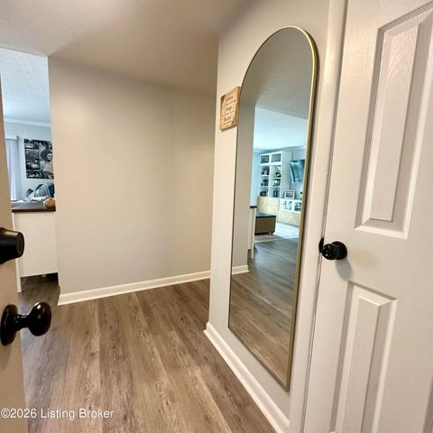 1935 Gardiner Ln J144, Louisville, KY 40205