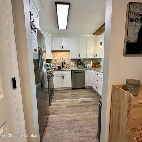 1935 Gardiner Ln J144, Louisville, KY 40205