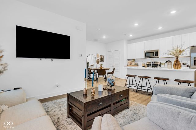 7215 Governors Row, Avon, IN 46123