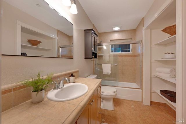 17211 Park Ave, Sonoma, CA 95476