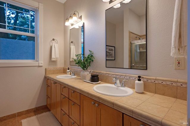 17211 Park Ave, Sonoma, CA 95476