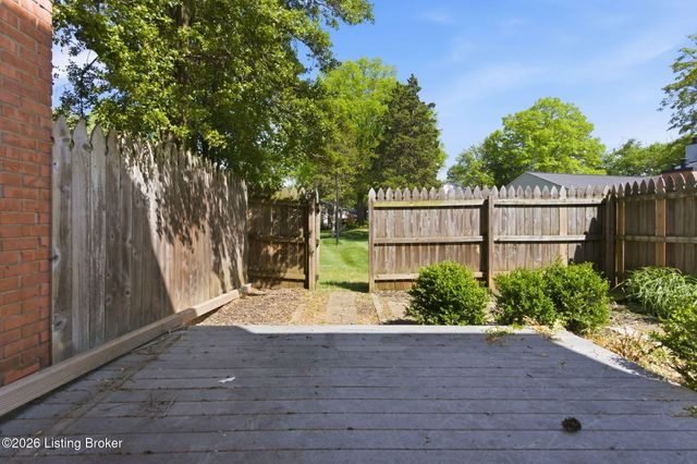 961 Whetstone Way, Louisville, KY 40223