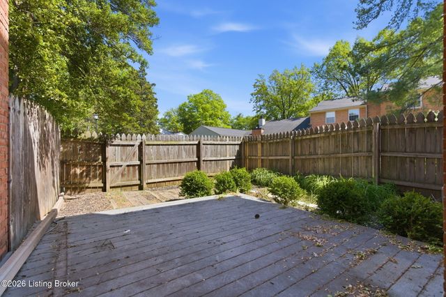 961 Whetstone Way, Louisville, KY 40223