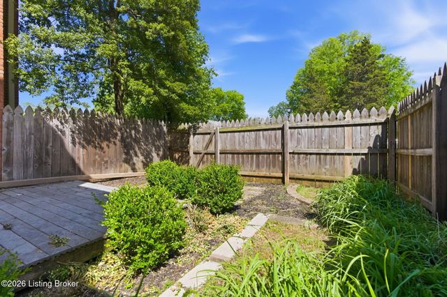 961 Whetstone Way, Louisville, KY 40223
