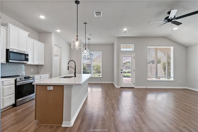 3429 Omaha Court, Bryan, TX 77808