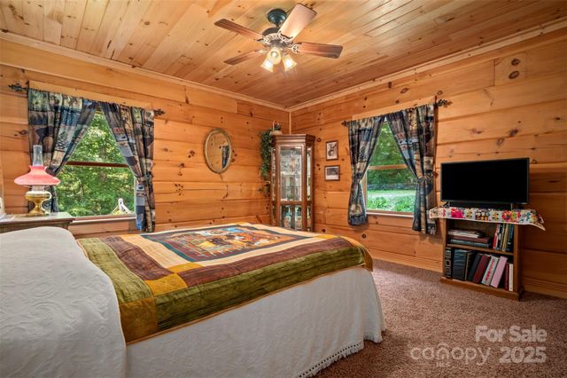 23 Jay Foster Way 22/23, Saluda, NC 28773