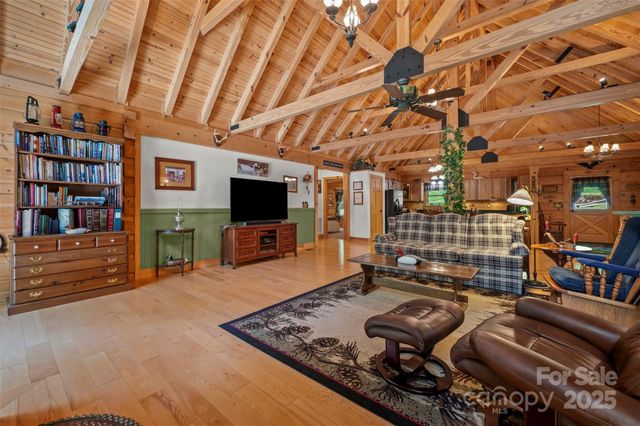 23 Jay Foster Way 22/23, Saluda, NC 28773