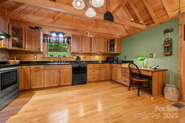 23 Jay Foster Way 22/23, Saluda, NC 28773