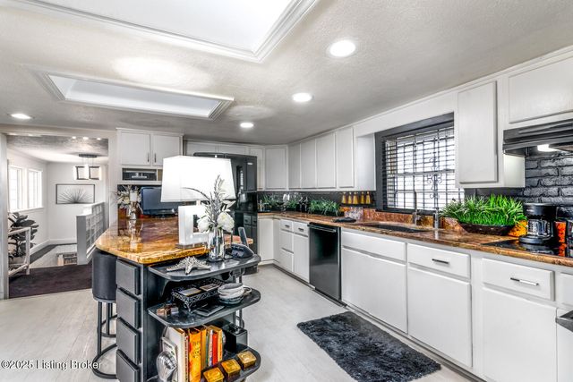 2851 S Wilson Rd, Radcliff, KY 40160