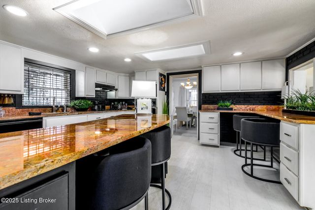 2851 S Wilson Rd, Radcliff, KY 40160