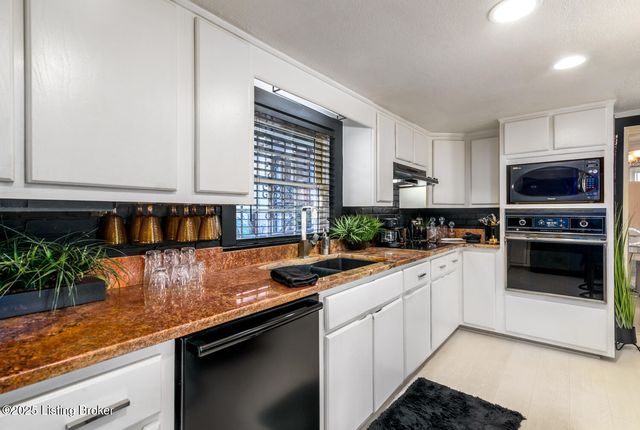 2851 S Wilson Rd, Radcliff, KY 40160