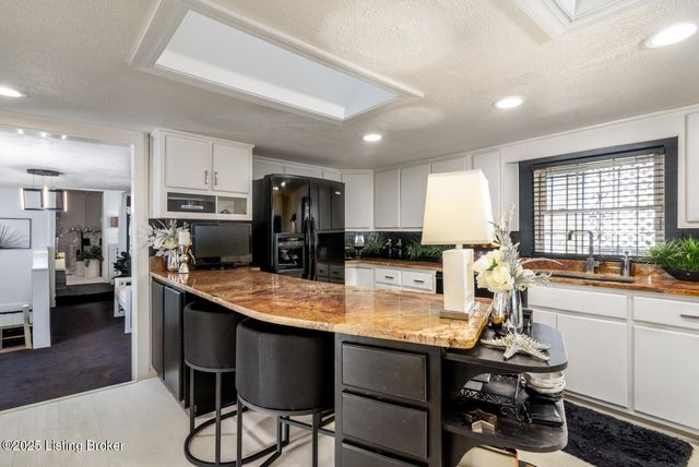 2851 S Wilson Rd, Radcliff, KY 40160