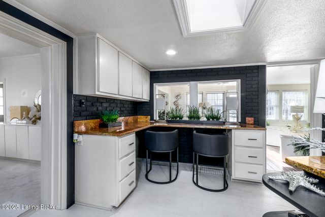 2851 S Wilson Rd, Radcliff, KY 40160