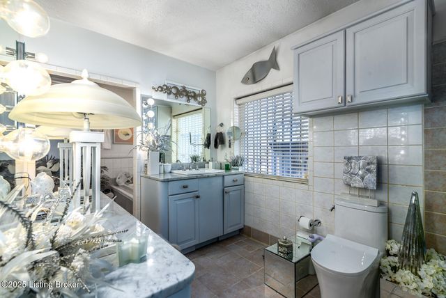 2851 S Wilson Rd, Radcliff, KY 40160