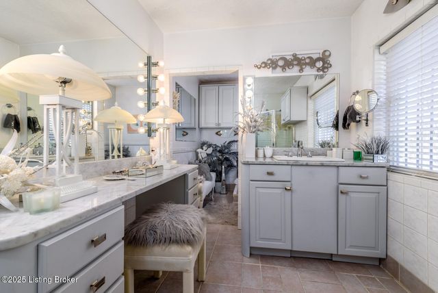 2851 S Wilson Rd, Radcliff, KY 40160