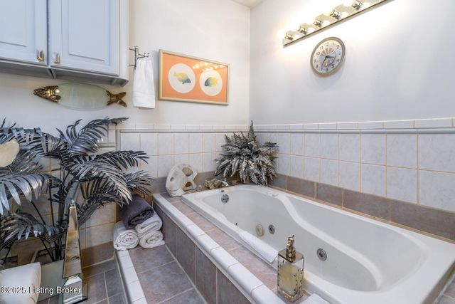 2851 S Wilson Rd, Radcliff, KY 40160