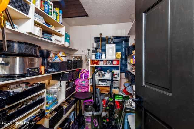 2851 S Wilson Rd, Radcliff, KY 40160