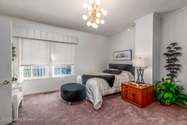 2851 S Wilson Rd, Radcliff, KY 40160