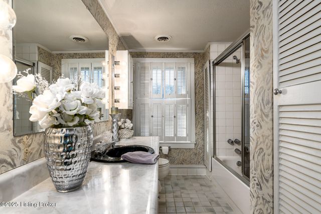 2851 S Wilson Rd, Radcliff, KY 40160