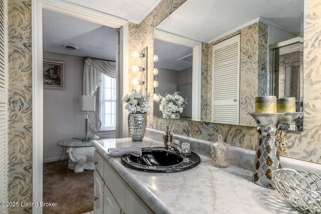 2851 S Wilson Rd, Radcliff, KY 40160