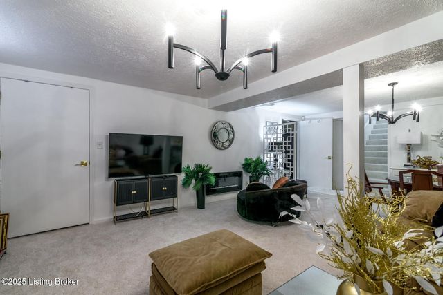 2851 S Wilson Rd, Radcliff, KY 40160