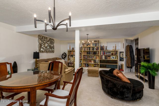 2851 S Wilson Rd, Radcliff, KY 40160