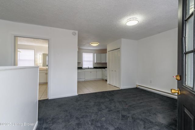 2851 S Wilson Rd, Radcliff, KY 40160