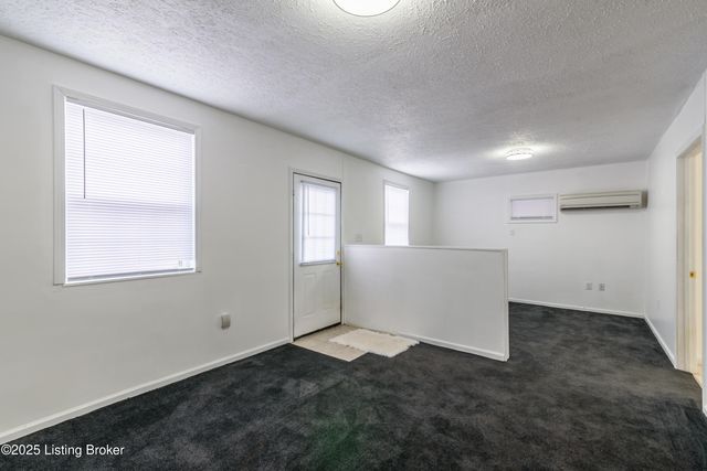 2851 S Wilson Rd, Radcliff, KY 40160