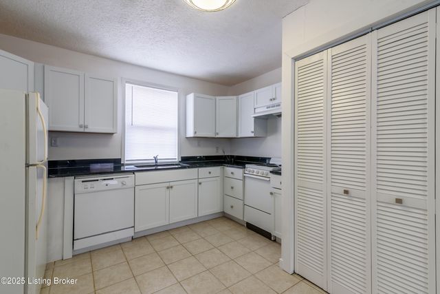 2851 S Wilson Rd, Radcliff, KY 40160