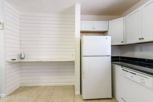 2851 S Wilson Rd, Radcliff, KY 40160