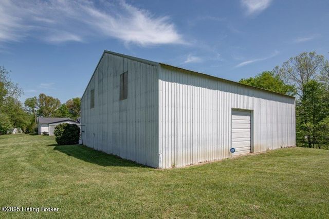 2851 S Wilson Rd, Radcliff, KY 40160