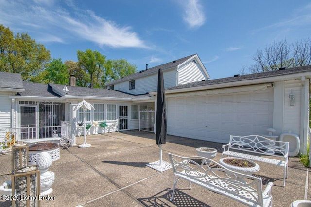 2851 S Wilson Rd, Radcliff, KY 40160