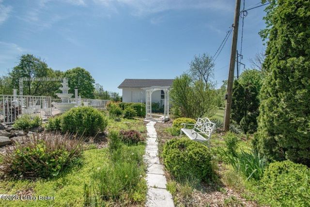 2851 S Wilson Rd, Radcliff, KY 40160