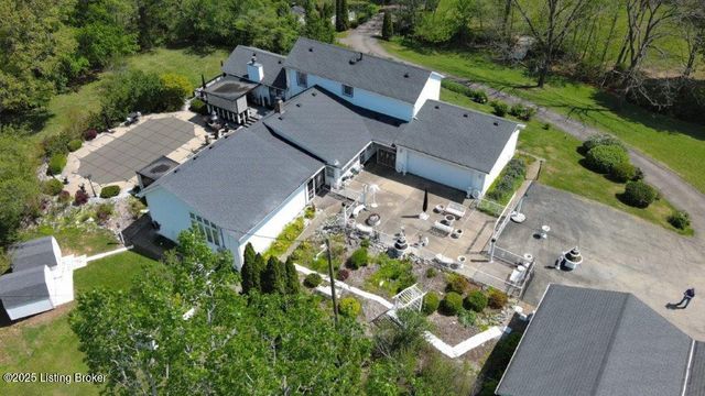 2851 S Wilson Rd, Radcliff, KY 40160