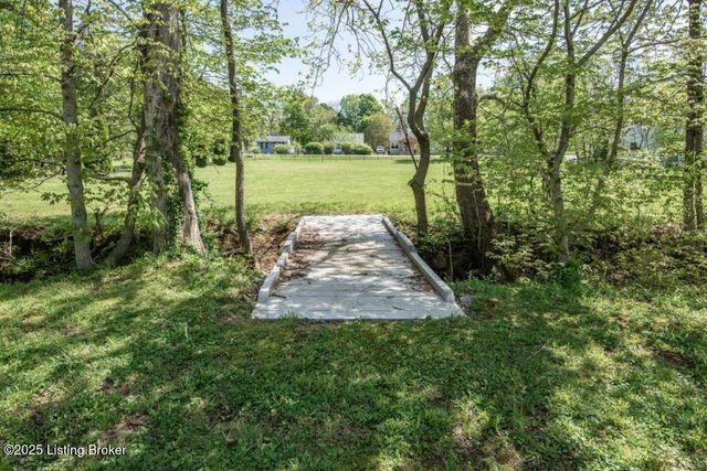 2851 S Wilson Rd, Radcliff, KY 40160