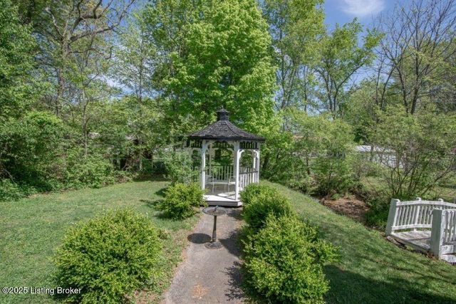 2851 S Wilson Rd, Radcliff, KY 40160