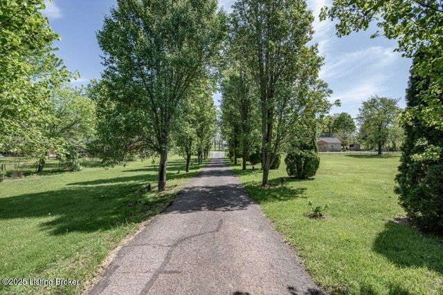 2851 S Wilson Rd, Radcliff, KY 40160