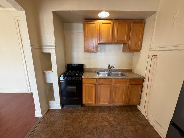 6930 N Greenview Avenue 204, Chicago, IL 60626