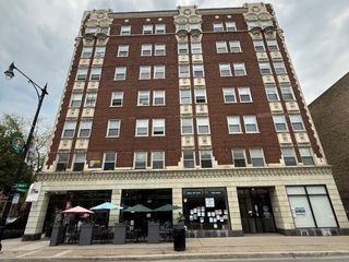6930 N Greenview Avenue 204, Chicago, IL 60626