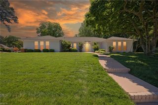 2301 Mossy Hollow PL, Virginia Beach, VA 23454