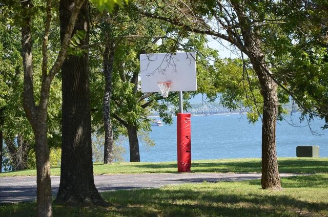 9247 State Highway 13, Kimberling City, MO 65686