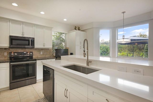 9061 DUPONT Place, Wellington, FL 33414