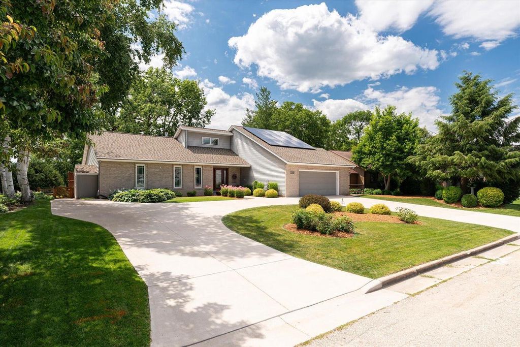 2529 Baumgartner DRIVE, La Crosse, WI 54603