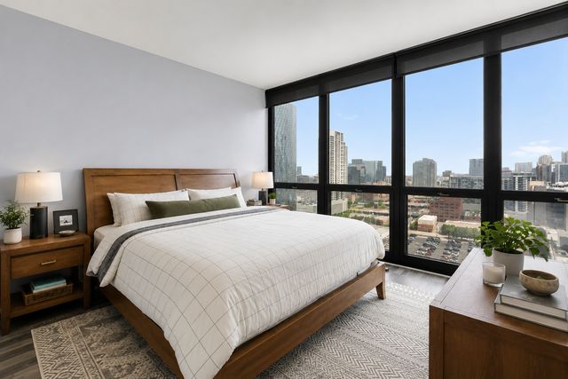 210 S Desplaines Street 1901, Chicago, IL 60661