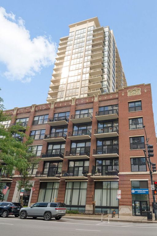 210 S Desplaines Street 1901, Chicago, IL 60661