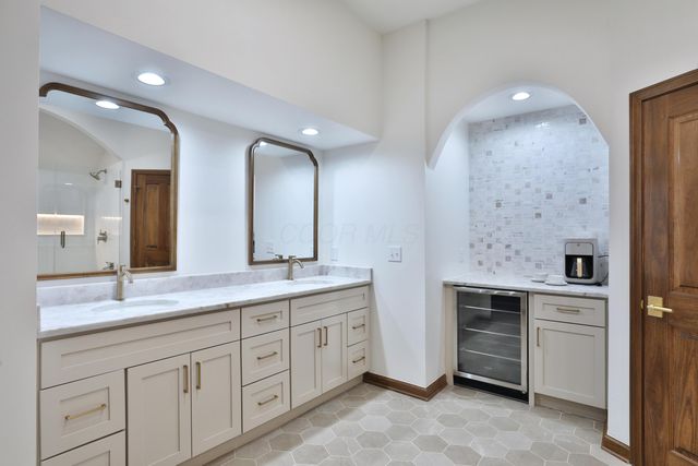 128 Green Springs Drive, Columbus, OH 43235